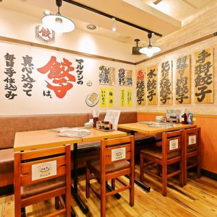 サク飲み・サク飯にぴったりのテーブル席！※写真は系列店