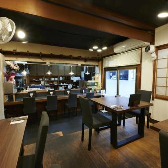 テーブル席ございます。