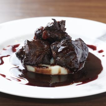 美山の鹿　すね肉の赤ワイン煮込み