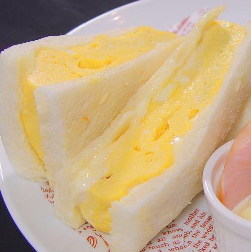 蓬鬆的雞蛋三明治
