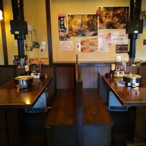 気楽に使いやすい広々テーブル席が人気です。