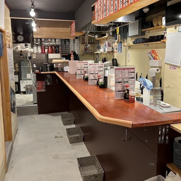 [Very popular counter seats] The counter seats are very popular and fill up quickly! The food is prepared right in front of you, so you can have fun chatting with the staff! Be sure to ask them for their recommended drinks!