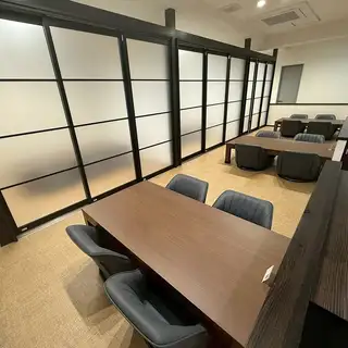 賑やかな女子会や、ご家族・ご友人同士の普段の飲み会に使い勝手抜群のお席です。仕切られたプライベート感のある空間で、周りを気にせず絶品料理とお酒をご堪能いただけます。誕生日のお祝いサプライズや、2軒目の二次会利用など、どんなシーンにも寄り添う居心地の良さが自慢です◎