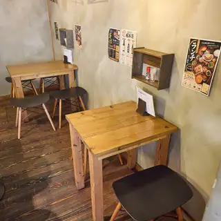 ご夫婦やご友人同士など、向かい合ってゆっくりお食事を楽しみたい時におすすめです。
