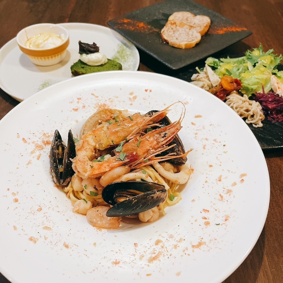 モチモチの自家製生パスタを囲んで楽しむ、大人の女子会。