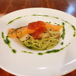 とろとろサーモンとイクラのジェノヴェーゼ