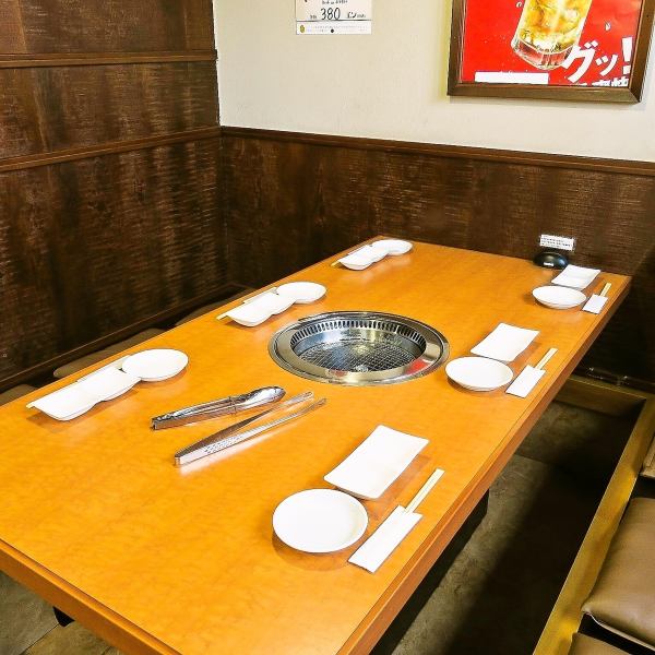 A horigotatsu table seats 6 people.Please enjoy high-quality carefully selected yakiniku at a low price in a cozy restaurant.