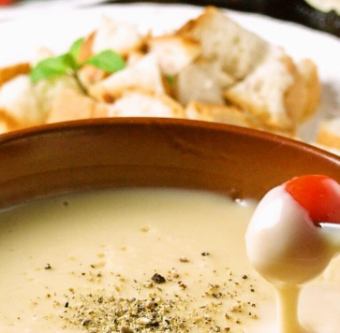 Cheese fondue~with French bread~ (2 servings)