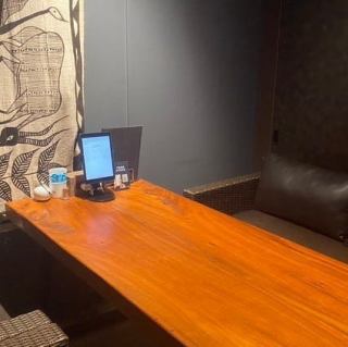 【3～5名様×1席】ふかふかソファでくつろぐ至福のひととき。ゆったりとくつろげるソファー個室席です。ふかふかのソファーでリラックスしながら、こだわりの料理やドリンクをお楽しみください。落ち着いた雰囲気の中で、心地よいひとときをお過ごしいただけます。ご友人やご家族とのお食事、女子会、ママ会にオススメです
