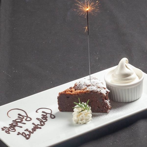 デザートプレートのサービスでお祝い