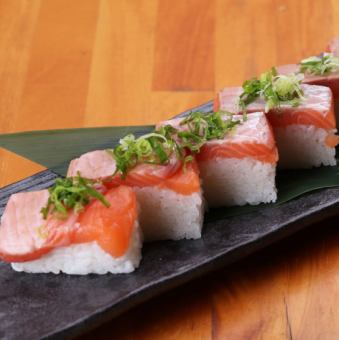 Grilled fatty salmon box sushi