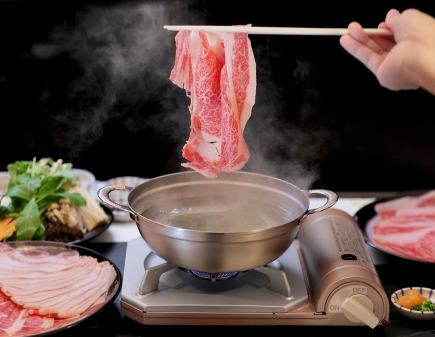 Shabu-shabu or Sukiyaki course, Japanese Black Beef and Agu Pork (Pie Pork) Mix 150g 5,500 yen (tax included)