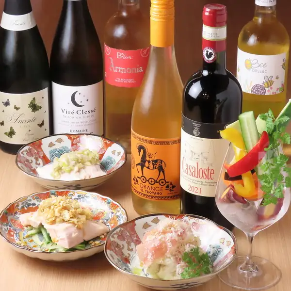 飲み放題付き全10品コースで贅沢な宴会を満喫、焼鳥5本や鶏にゅうめんなど