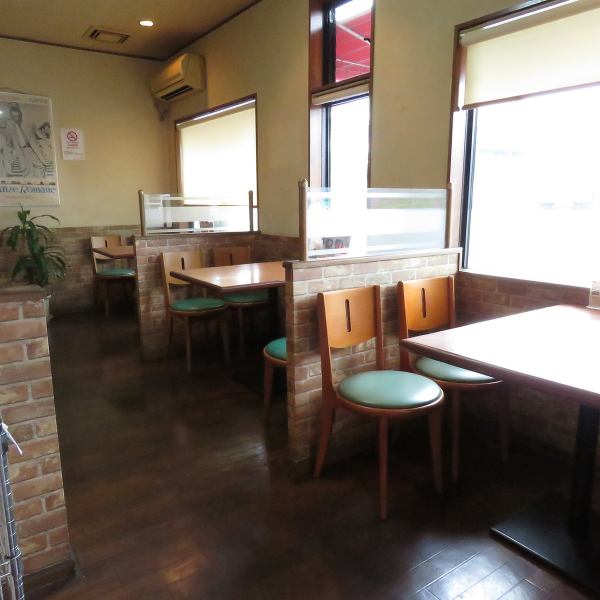 The interior of the store has a nostalgic and calm atmosphere.It is crowded with local regular customers and office workers from the morning ♪ The space between the seats is wide, so it is also recommended for those who want to spend a relaxing time ♪