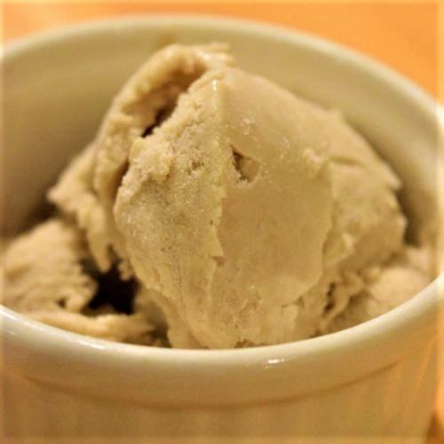 Roasted pistachio ice cream