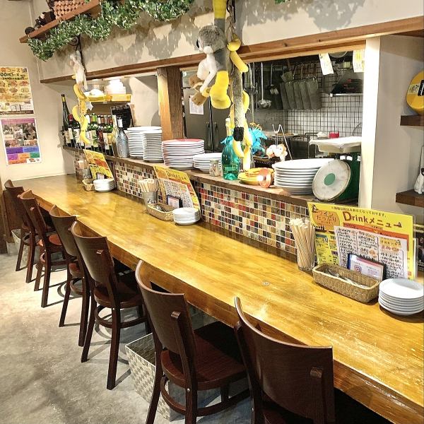 There are also counter seats that can be easily used by one person (^^)/ There are many solo customers, so you can have a lively conversation with the owner and staff ♪