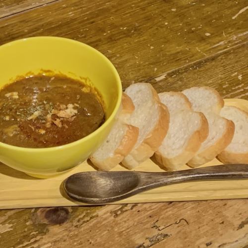 Monkey's special beef tendon curry with baguette