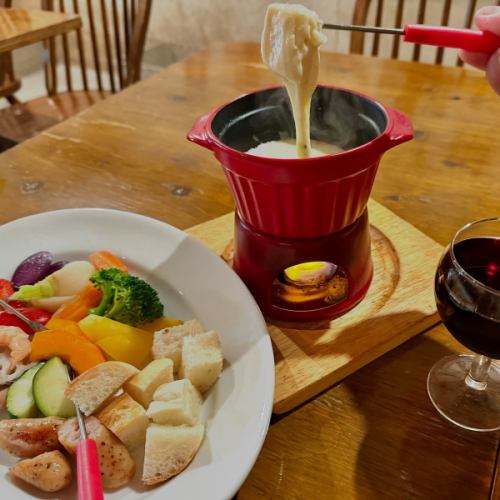 This is Bar Monkey near the north exit of Yokogawa Station.

Every year I almost forget about Beaujolais Nouveau 🍷

But I feel relieved knowing that I can order it from a liquor store💖

Tomorrow is the opening day, so please come and have a drink!

Would you like some cheese fondue as well?

#Wine bar
#Yokogawa Izakaya
#Western-style izakaya
#Hiroshima gourmet
#Hiroshima Bar
#Smoked
#Meat dish
#BarMonkey
#Highball
#hamburger
#Wagyu beef kone
#HiroshimaTourism
#Seasonal vegetables
#Hiroshima Izakaya
#Banquet
#Women's Association
#BirthdayParty
#QuickDrinking
#Live
#dinner
#Yokogawa Gourmet
#DrinkingParty
#Suntory
#Beaujolais Nouveau released
#Cheese fondue