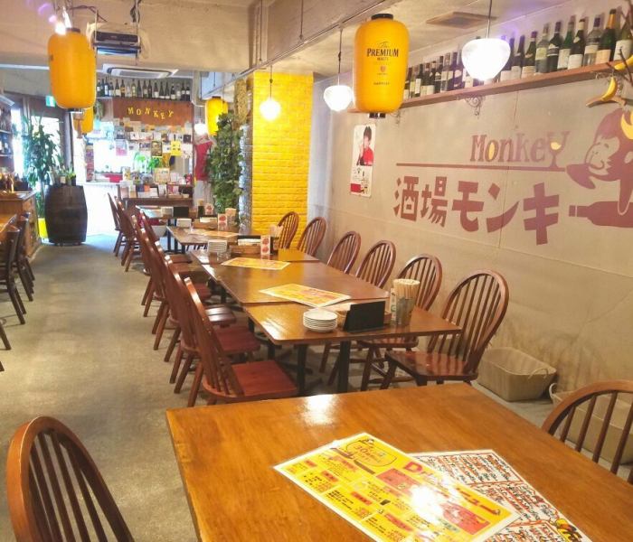 バス通りから見える壁の愛嬌があるモンキーのロゴが目印！広々とした店内で、ちょい飲みや、ガッツリ飲み、2軒目、歓送迎会、誕生日会、女子会など各種宴会をシーンに合わせて、ご自由にご利用下さい♪