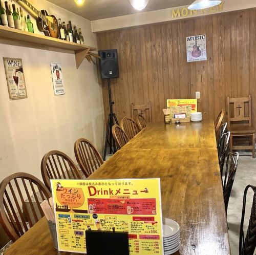 ８～１２名様で利用いただける半個室。少人数での宴会、お誕生日会など様々なシーンでご利用いただけます。周りのお客様の配慮いただければ、楽器演奏もしていただけます。※少人数でのご予約の場合は人数が多い方が優先させて頂く場合がございますのでご了承下さい。