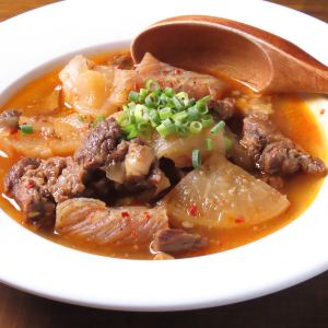 具沢山でちょっとピリ辛牛すじ煮込み