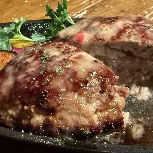 ★当店一押しの名物料理！！！モンキーハンバーグ★