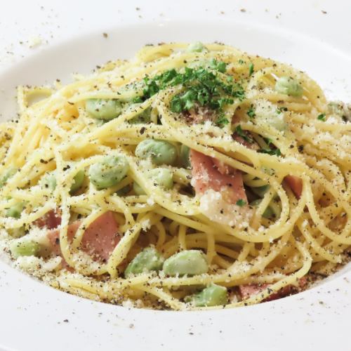 空豆とパンツェッタのカーチョ・エ・ペペ