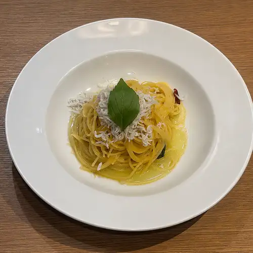 しらすとバジルのペペロンチーノ