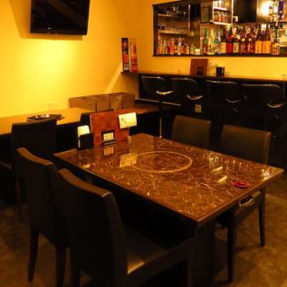 Normal table seats are available with three tables for four.Since the layout can be changed, it is a perfect seat for year-end party, new year party, welcome and farewell party ◎