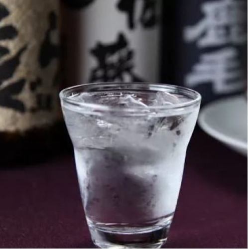 We have seasonal cold sake that matches the hot pot!