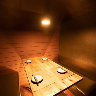 Private room for 4 people (5 tables for 4 people)