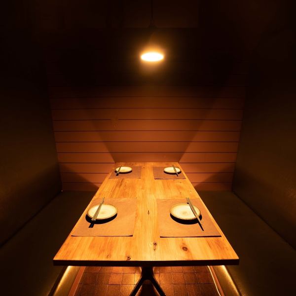 4名様個室。2名様～でもご利用頂ける個室もございます。人目を気にせず食事を楽しみたい方やデート、女子会におすすめのお席です。