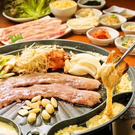 【とろ～りチーズ◎】宮崎県産の霧島豚を使用した『サムギョプサル』