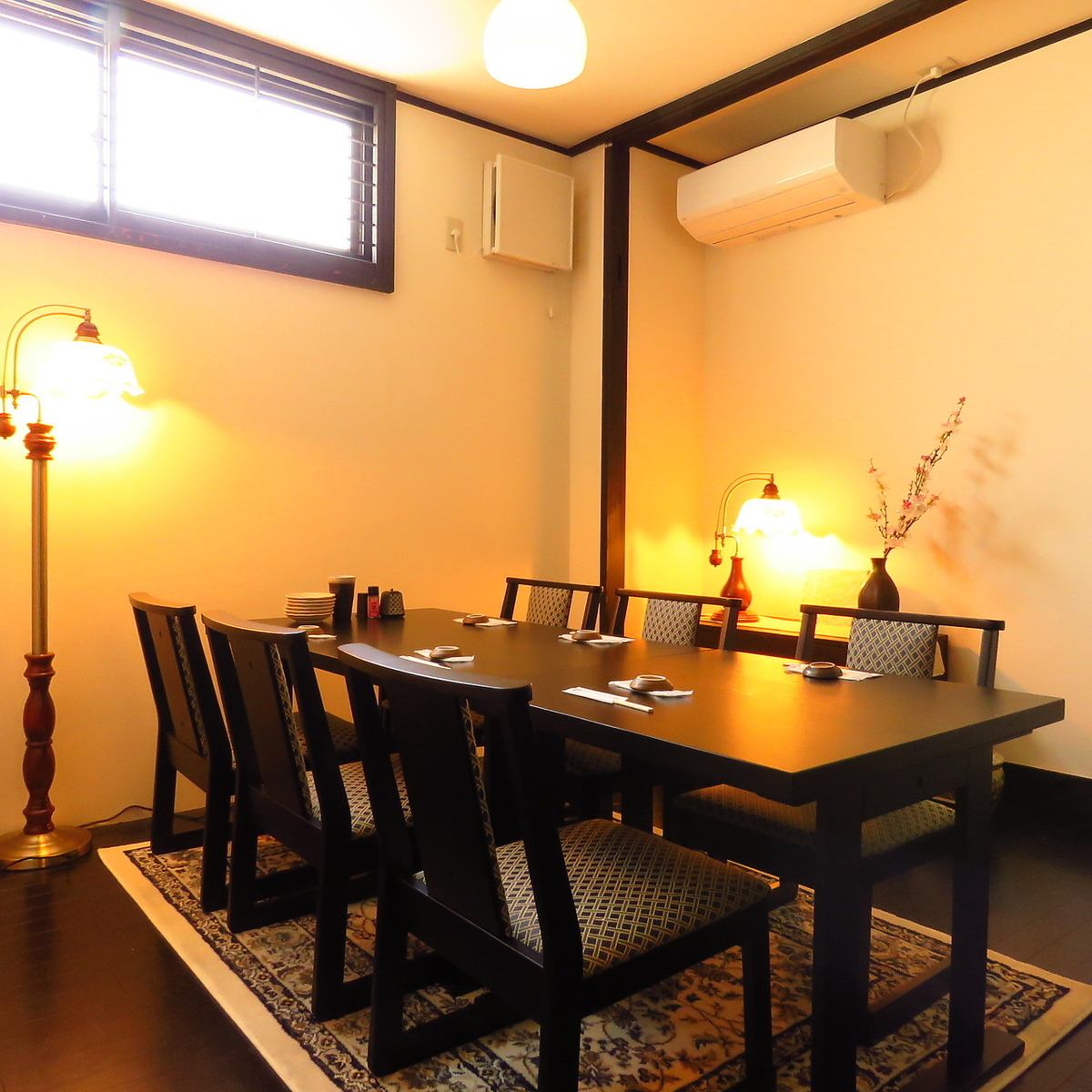 2 people ~ OK! We also have private rooms for small groups ♪