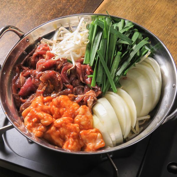 [Hokkaido Tokachi Specialty "Horjin Nabe"] Lamb marinated in a special sauce and plump hormones are delicious♪