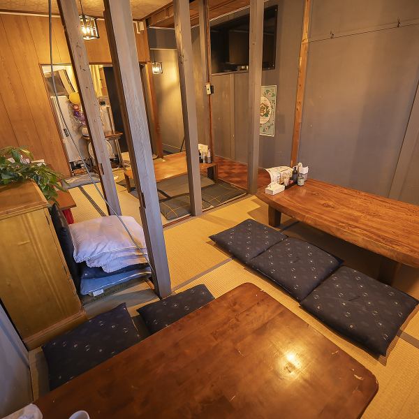 【畳でゆったり寛げるお座敷席も】2Fの座敷席は全席畳になっており、靴を脱いでゆったりとお寛ぎいただけます。ご家族でお越しの際にも、お子様が畳で遊んでいる中ママ・パパが安心してお酒をお楽しみいただけるお席。