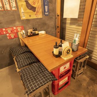 【１Fテーブル席：2名様×4卓（最大12名様の結合が可能）】