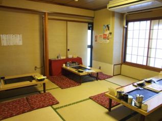 The tatami mat seats can seat up to 60 people.