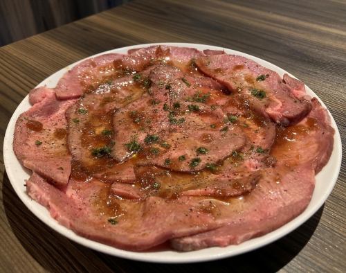 トリュフ香る牛タンカルパッチョ