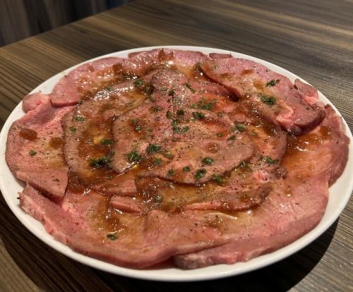 トリュフ香る牛タンカルパッチョ