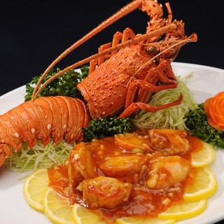 【特殊日子的特色菜】刺龙虾、活鲍鱼、鱼翅、螃蟹、牛肉的“高级套餐”共12道菜品8,250日元