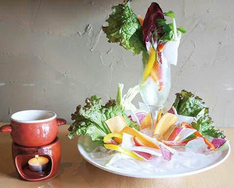 Steamed spring vegetables bagna cauda made with local vegetables (only available in March, April, and May)