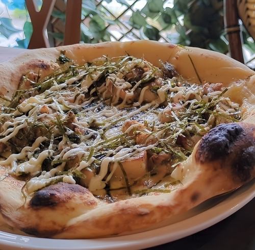 Mayonnaise and char siu pizza made with braised Iberian pork