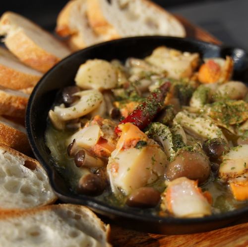 Scallop and mushroom ajillo