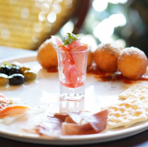 Assorted appetizers 5 varieties