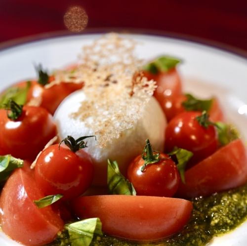 ブラータチーズのカプレーゼ