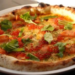 海膽和鮭魚白披薩