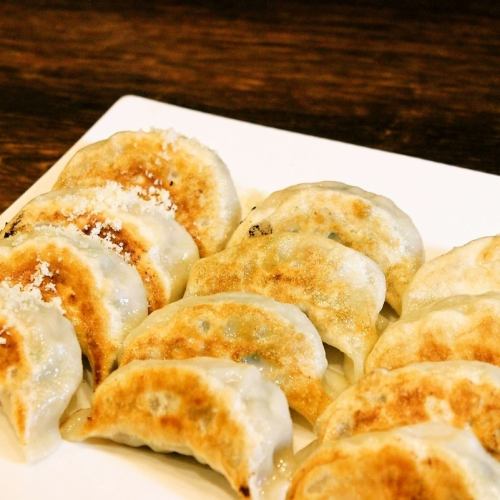 Assorted grilled dumplings (12 pieces)