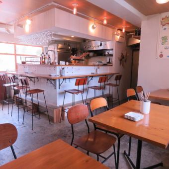 [4 people table x 1 table] Table seats.Please use it in various scenes such as business entertainment, family and friends.You can spend a relaxing time while enjoying the atmosphere of the store.