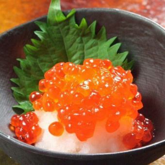 Grated salmon roe / Special A raw sea urchin sashimi / Wrapped in salmon roe